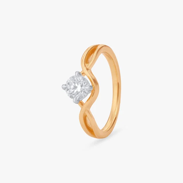 Sparkling Swirl Solitaire Finger Ring